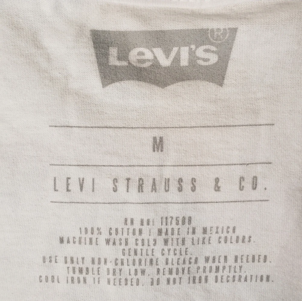 NWOT Men's Levi's Batwing Logo T-shirt